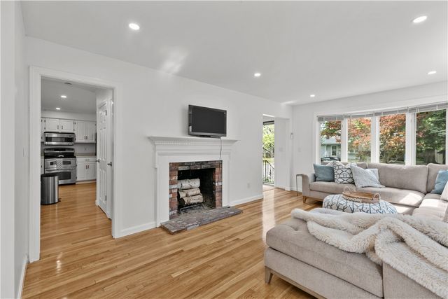 12 Granada Terrace, Middletown, RI 02842