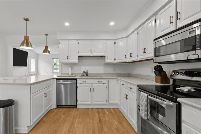 12 Granada Terrace, Middletown, RI 02842