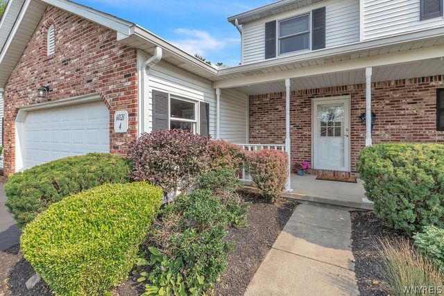 6021 Quaker Hollow Crescent 4, Orchard Park, NY 14127