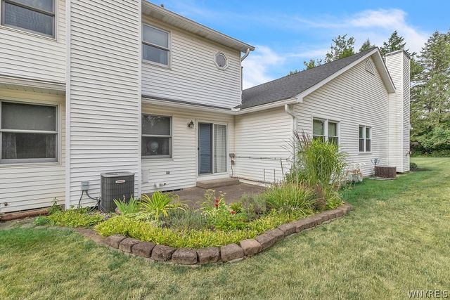 6021 Quaker Hollow Crescent 4, Orchard Park, NY 14127