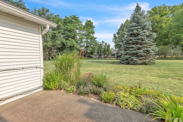 6021 Quaker Hollow Crescent 4, Orchard Park, NY 14127