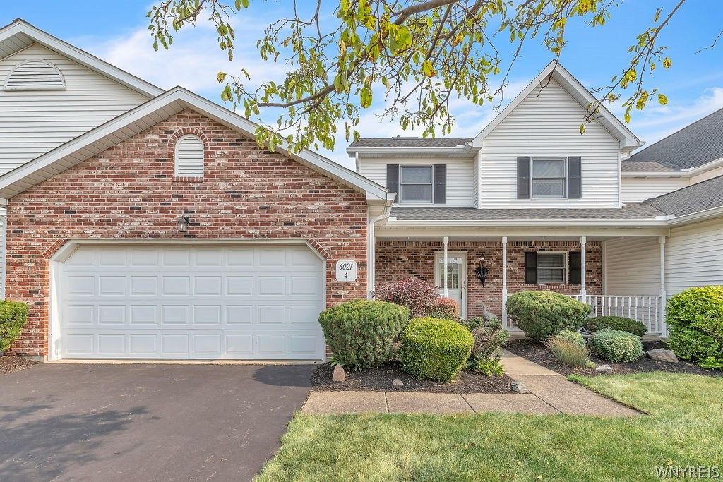 6021 Quaker Hollow Crescent 4, Orchard Park, NY 14127