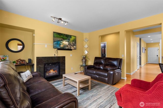 2203 164th Avenue E, Lake Tapps, WA 98391