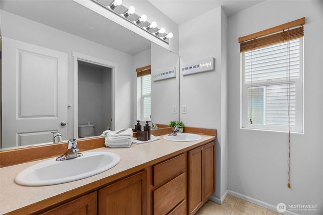 2203 164th Avenue E, Lake Tapps, WA 98391