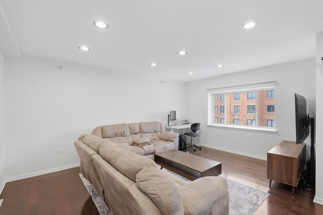 1649 Ashland Avenue 501, Des Plaines, IL 60016