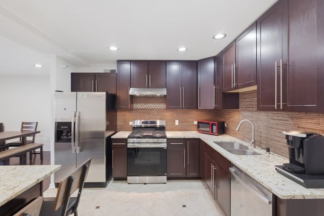 1649 Ashland Avenue 501, Des Plaines, IL 60016