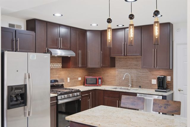 1649 Ashland Avenue 501, Des Plaines, IL 60016