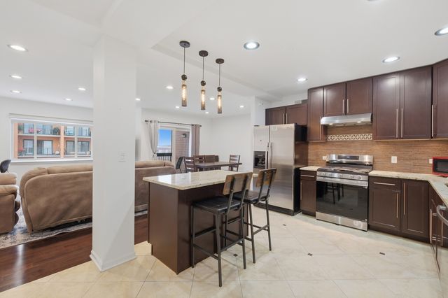 1649 Ashland Avenue 501, Des Plaines, IL 60016