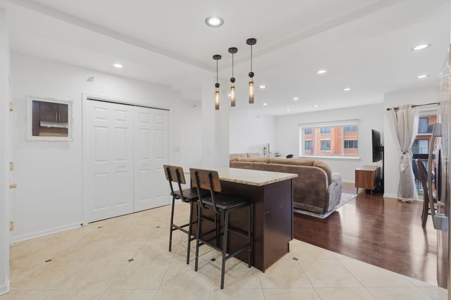 1649 Ashland Avenue 501, Des Plaines, IL 60016