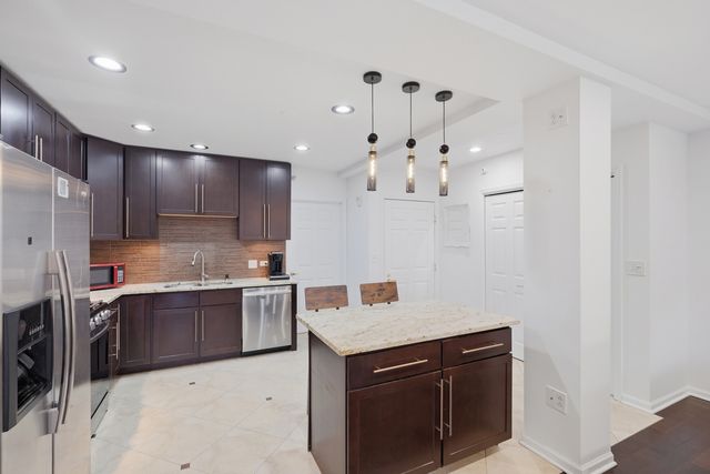 1649 Ashland Avenue 501, Des Plaines, IL 60016