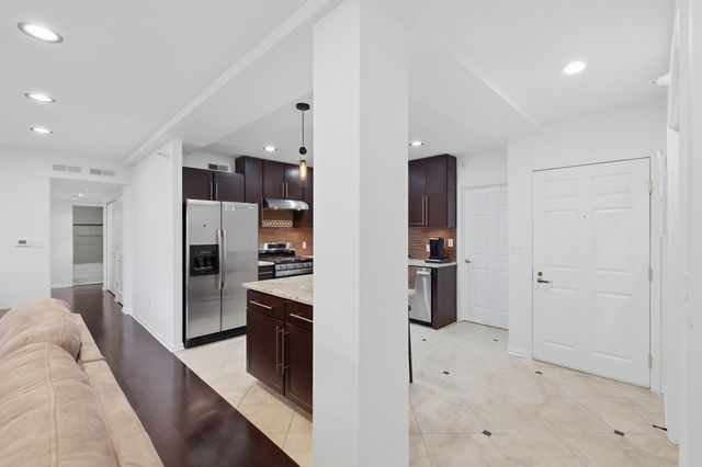 1649 Ashland Avenue 501, Des Plaines, IL 60016