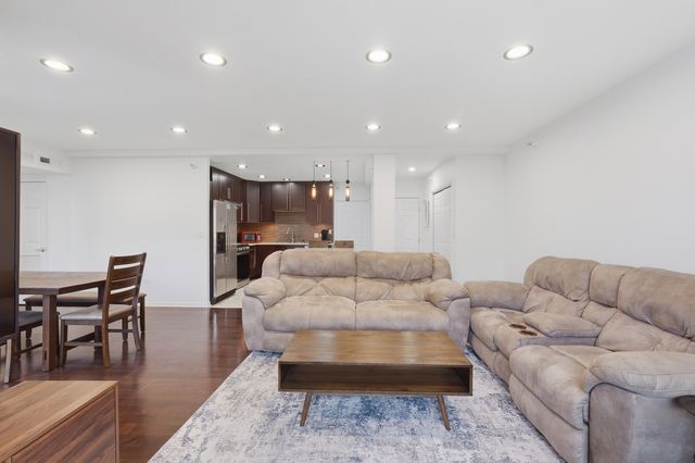 1649 Ashland Avenue 501, Des Plaines, IL 60016