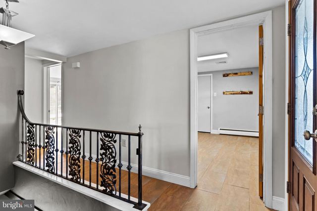 1561 VESTA DR, Harrisburg, PA 17112