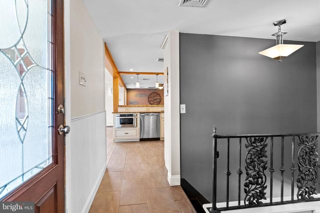 1561 VESTA DR, Harrisburg, PA 17112