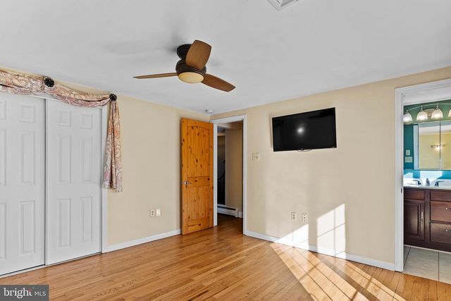 1561 VESTA DR, Harrisburg, PA 17112