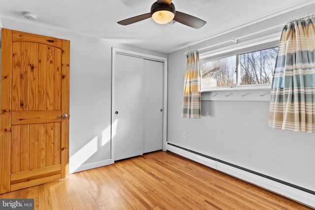 1561 VESTA DR, Harrisburg, PA 17112