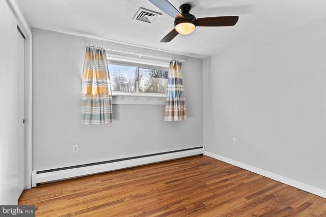 1561 VESTA DR, Harrisburg, PA 17112