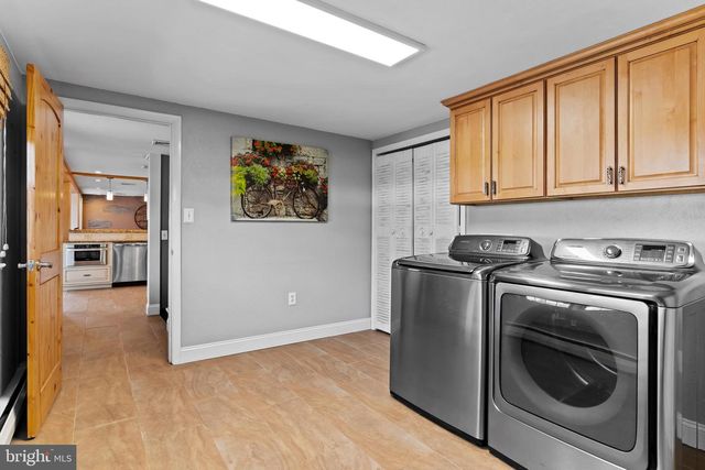 1561 VESTA DR, Harrisburg, PA 17112