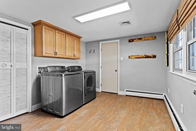 1561 VESTA DR, Harrisburg, PA 17112