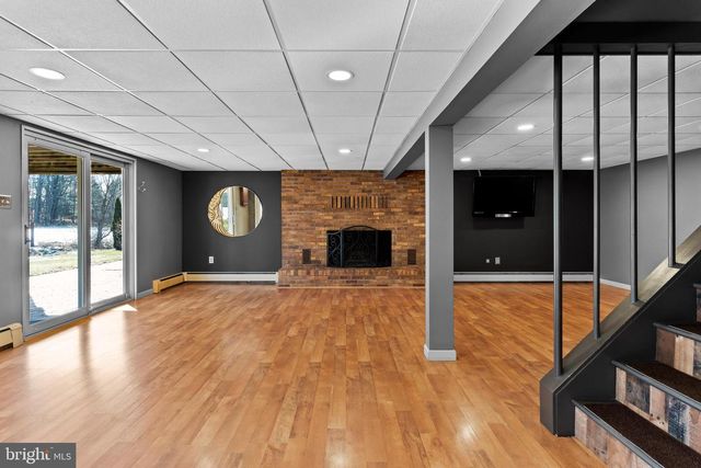 1561 VESTA DR, Harrisburg, PA 17112