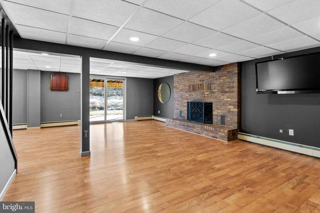 1561 VESTA DR, Harrisburg, PA 17112