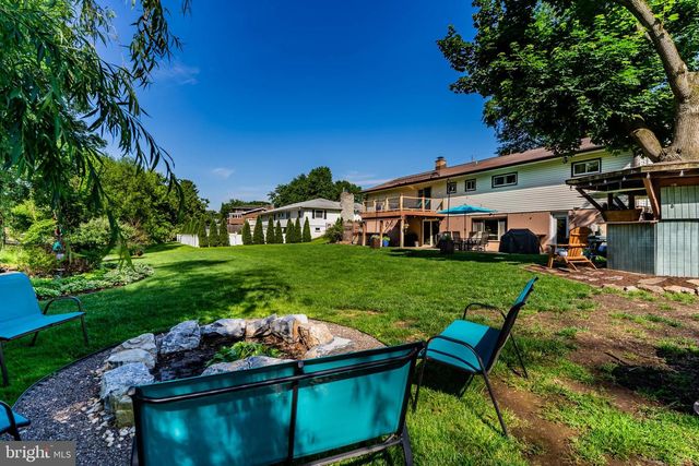 1561 VESTA DR, Harrisburg, PA 17112