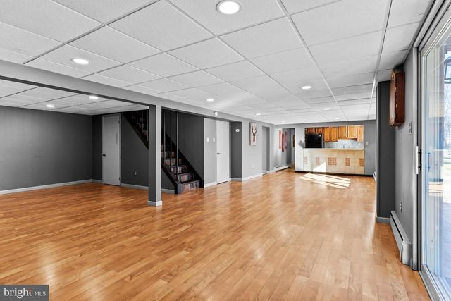 1561 VESTA DR, Harrisburg, PA 17112