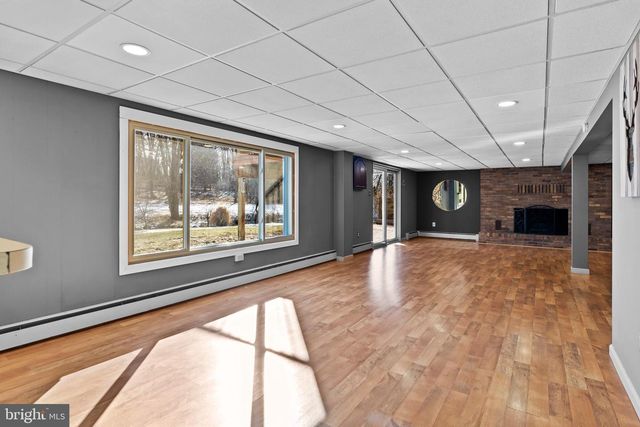 1561 VESTA DR, Harrisburg, PA 17112