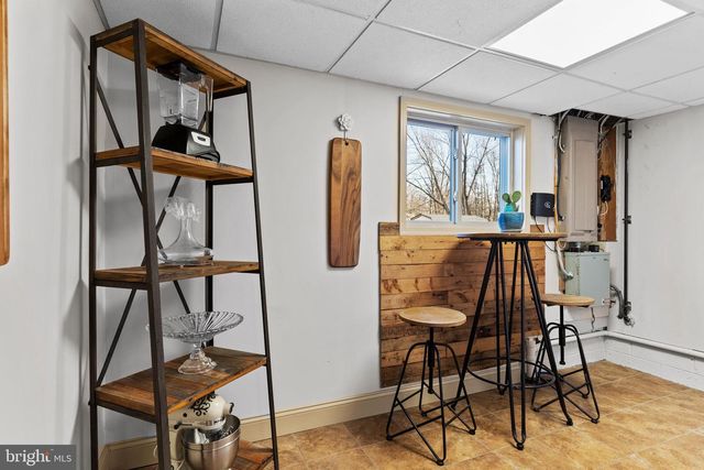 1561 VESTA DR, Harrisburg, PA 17112