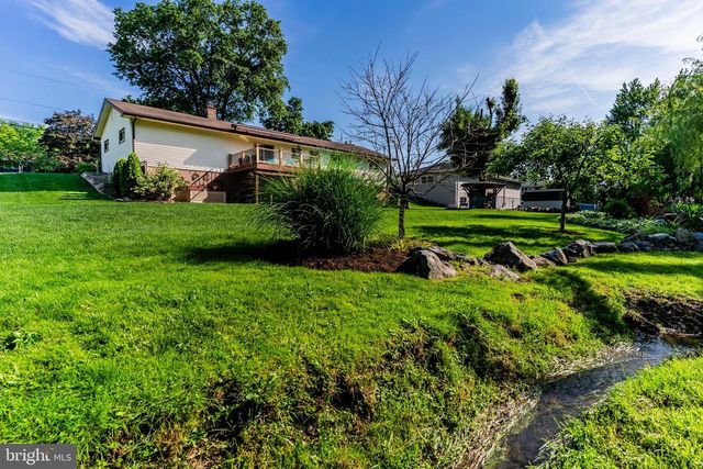 1561 VESTA DR, Harrisburg, PA 17112