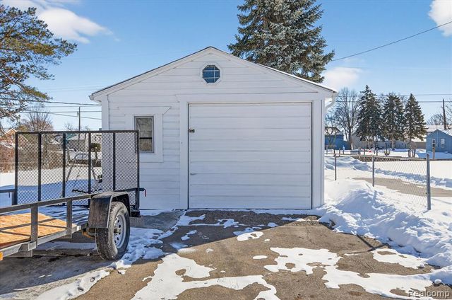 47816 Jefferson Avenue, Chesterfield, MI 48047