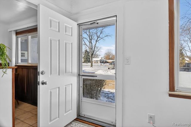 47816 Jefferson Avenue, Chesterfield, MI 48047