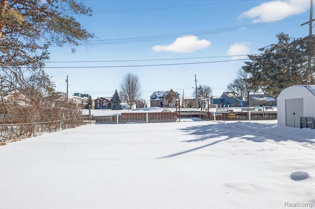 47816 Jefferson Avenue, Chesterfield, MI 48047