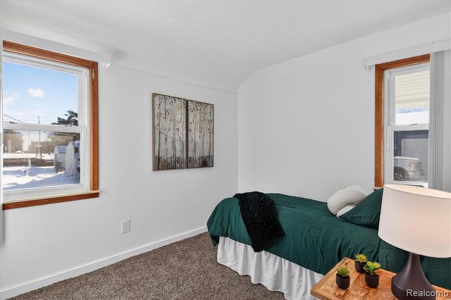 47816 Jefferson Avenue, Chesterfield, MI 48047