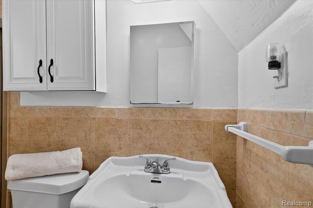 47816 Jefferson Avenue, Chesterfield, MI 48047