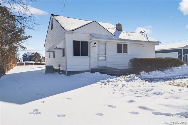 47816 Jefferson Avenue, Chesterfield, MI 48047