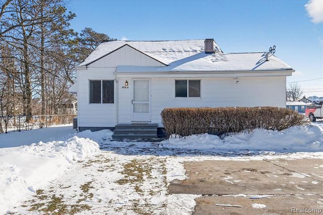 47816 Jefferson Avenue, Chesterfield, MI 48047