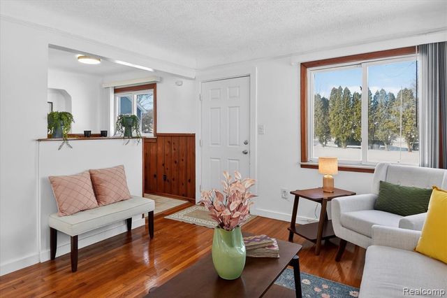 47816 Jefferson Avenue, Chesterfield, MI 48047