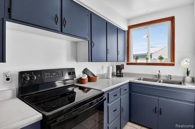 47816 Jefferson Avenue, Chesterfield, MI 48047