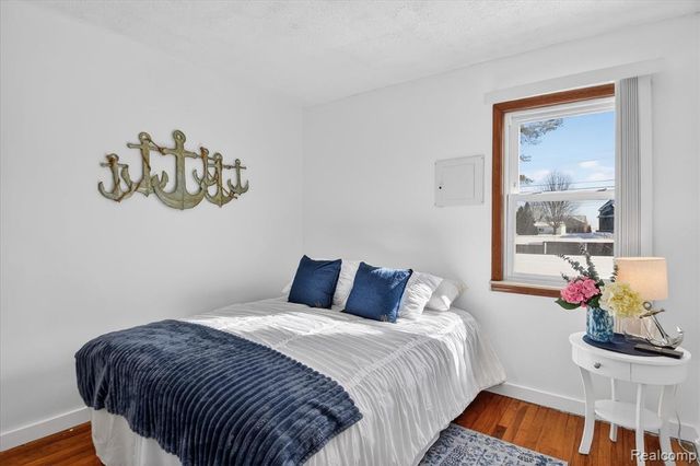 47816 Jefferson Avenue, Chesterfield, MI 48047