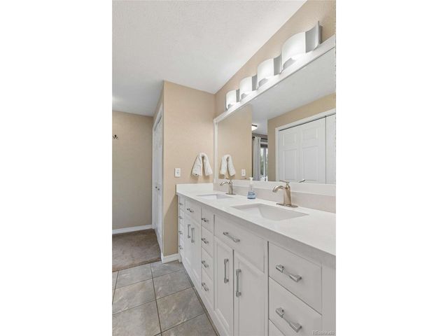 8352 Yarrow Ct, Arvada, CO 80005