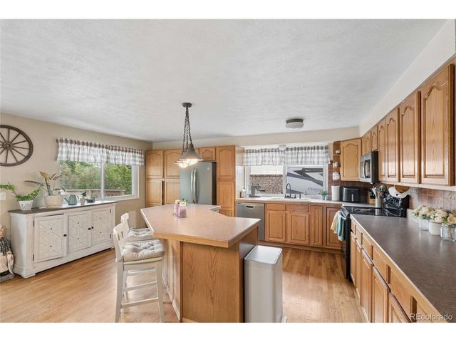 8352 Yarrow Ct, Arvada, CO 80005