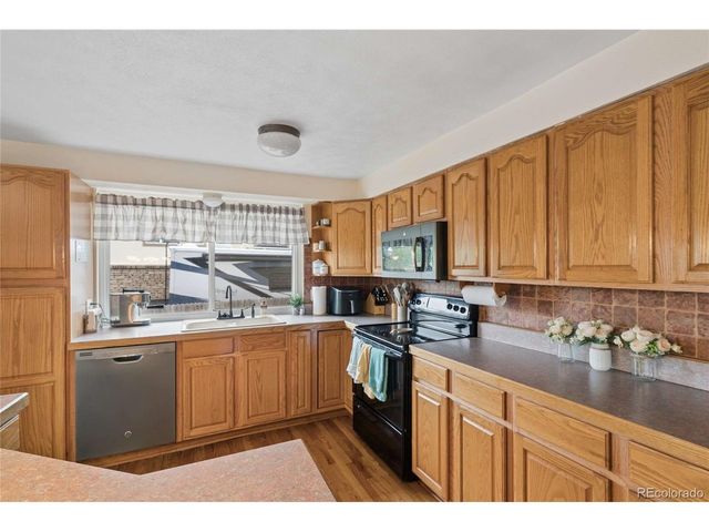 8352 Yarrow Ct, Arvada, CO 80005