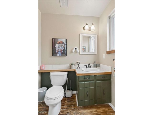 8352 Yarrow Ct, Arvada, CO 80005