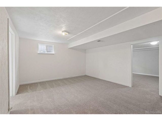 8352 Yarrow Ct, Arvada, CO 80005