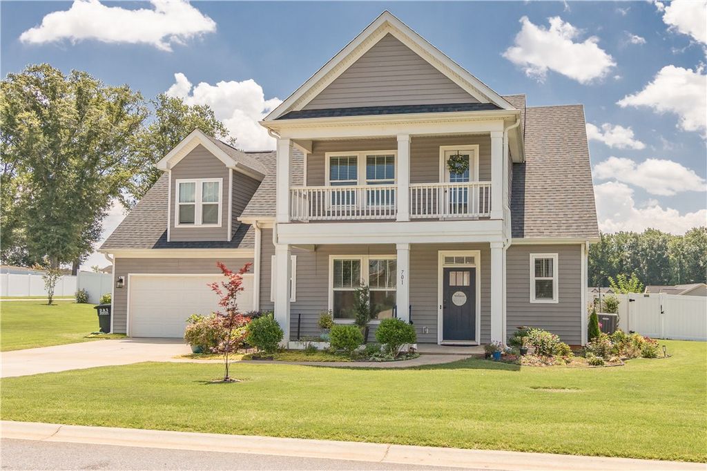 701 Oak Hill Lane, Belton, SC 29627