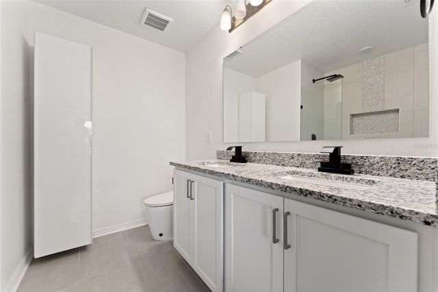697 STONEY POINT CIRCLE, Davenport, FL 33896