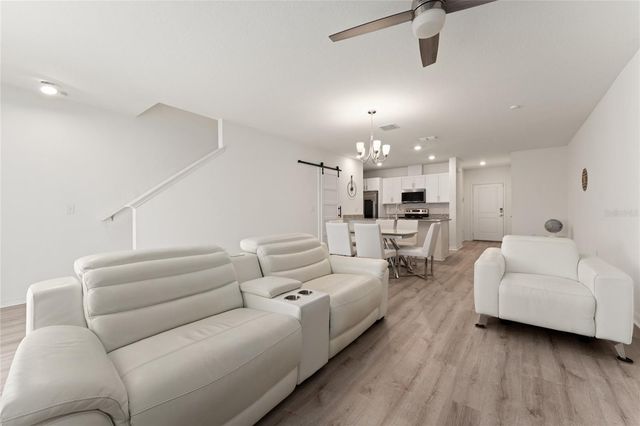 697 STONEY POINT CIRCLE, Davenport, FL 33896
