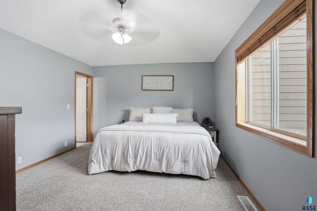 3420 S Fernwood Ave Avenue, Sioux Falls, SD 57110