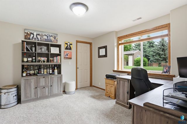3420 S Fernwood Ave Avenue, Sioux Falls, SD 57110